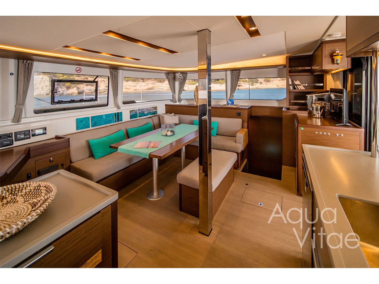 AQUA VITAE, Interior image