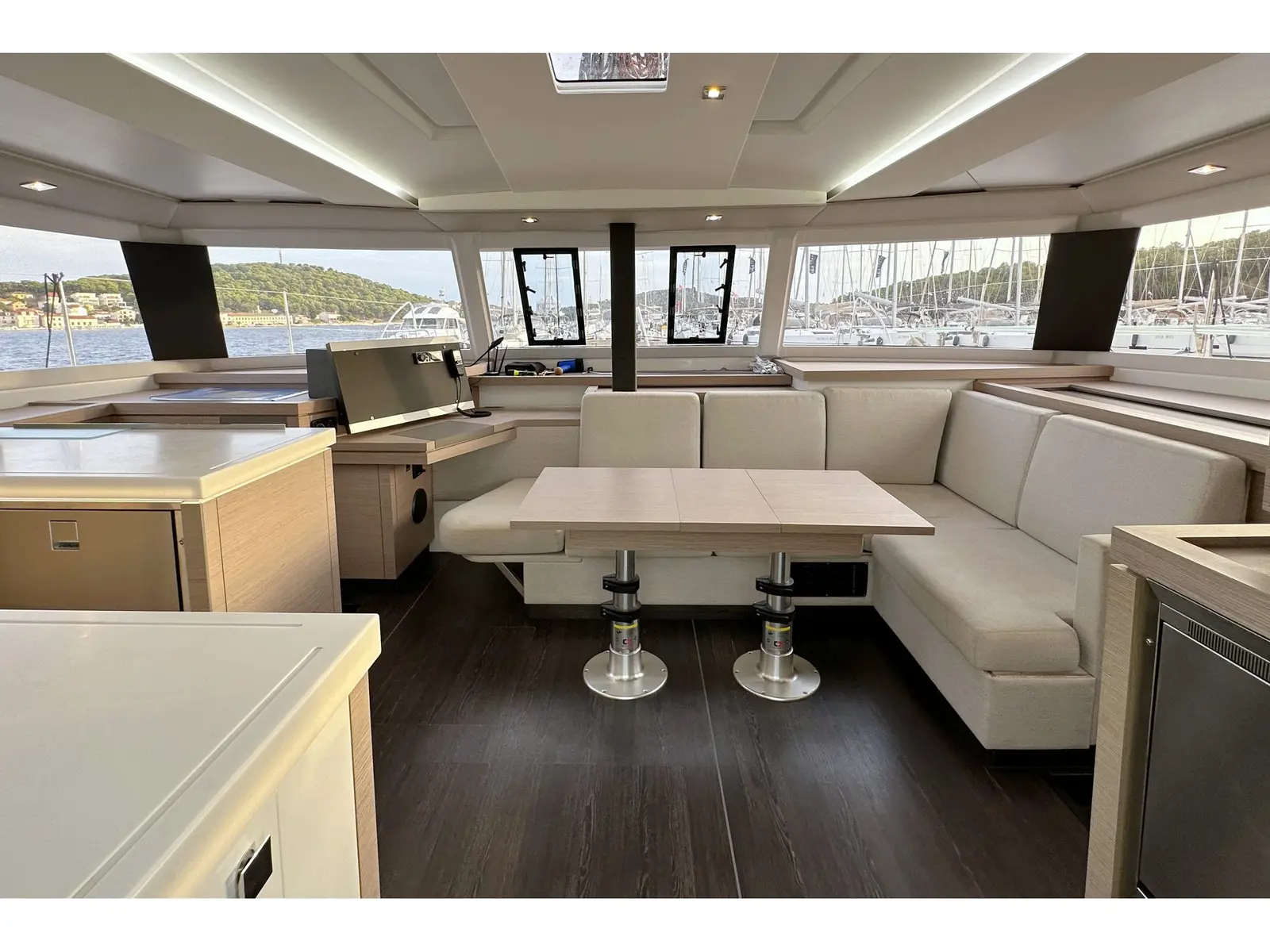 Arisa, Interior image