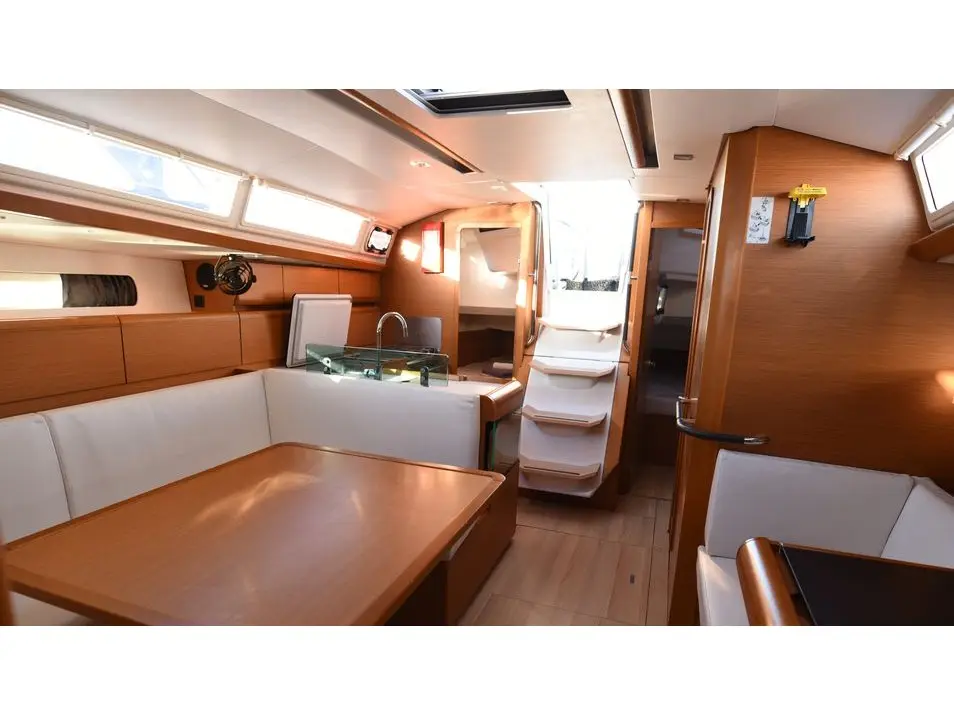 Eulimene, Interior image