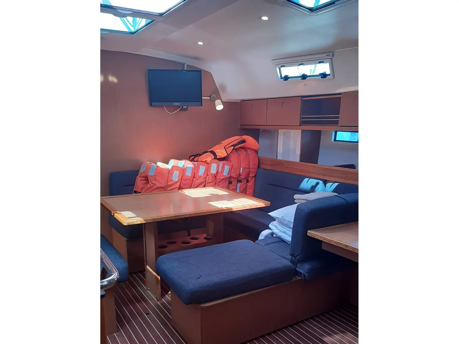 PASO DOBLE I, Interior image