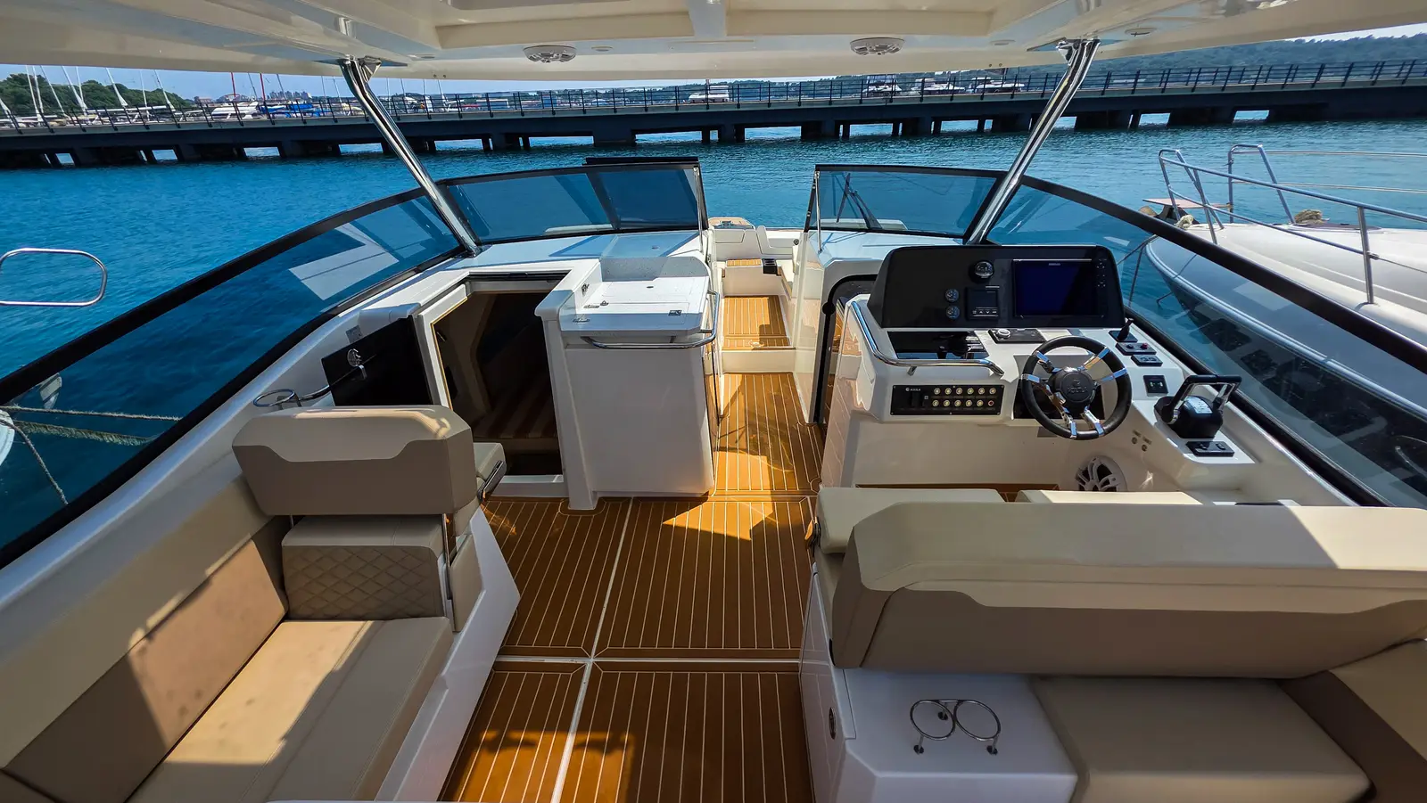 Aquila 32, photograph 7