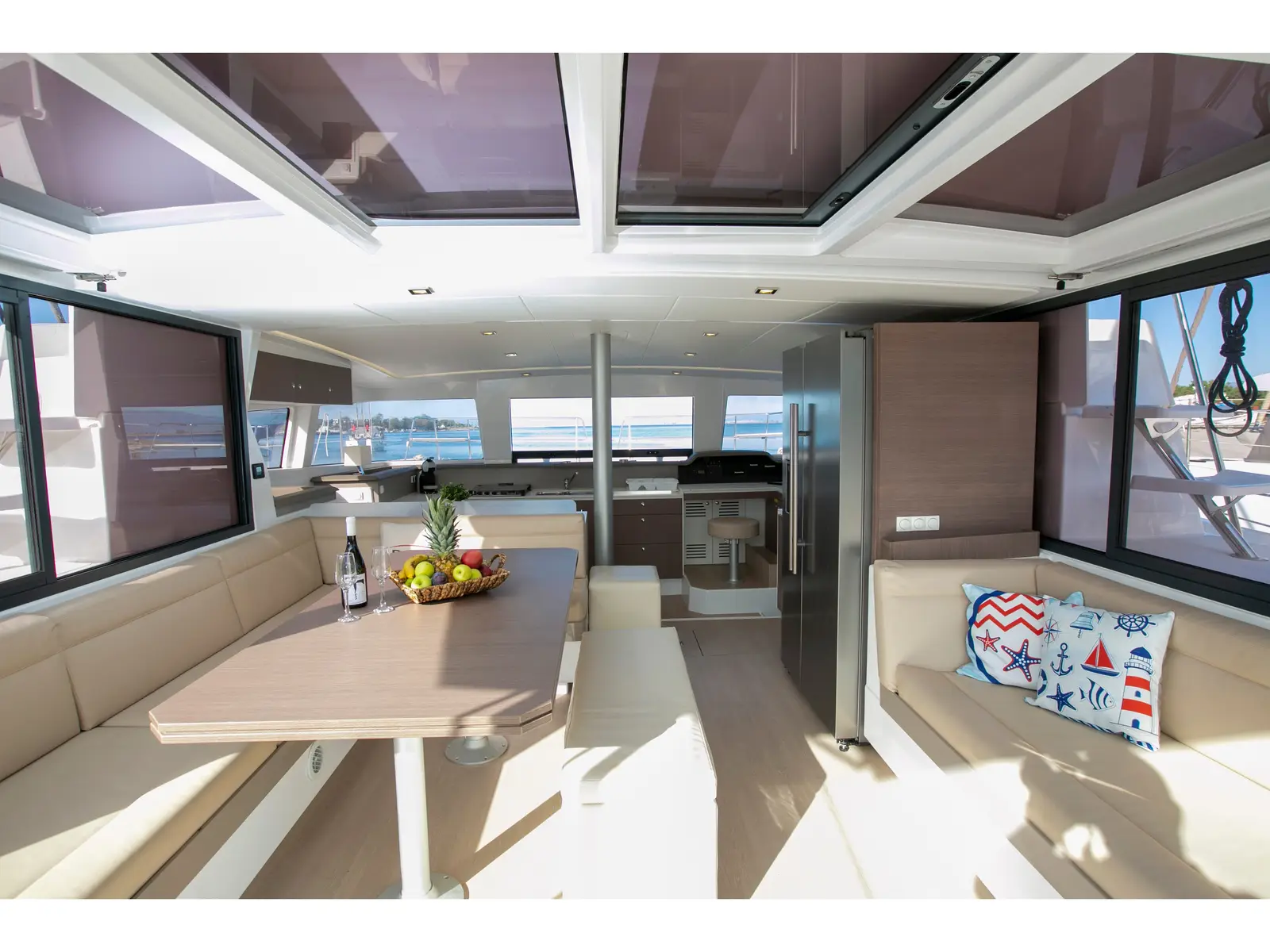 Eleni, Interior image