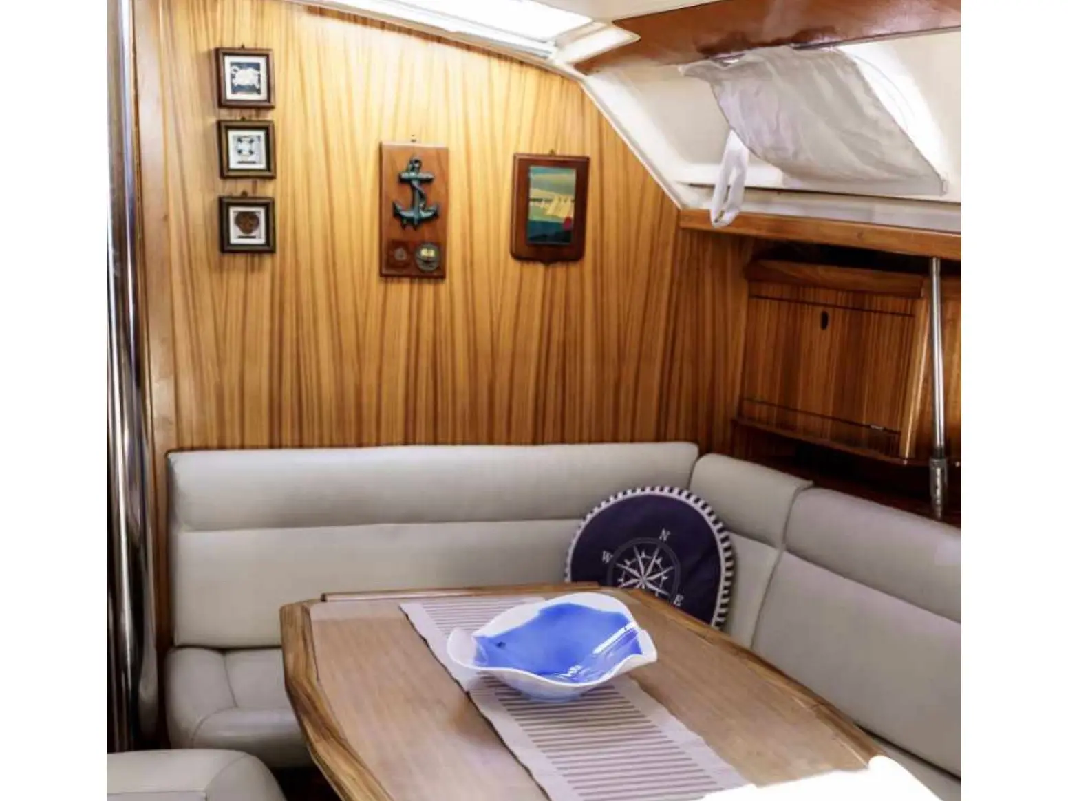 ANDROMEDA, Interior image