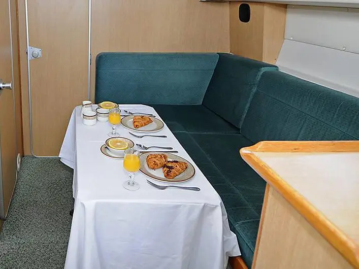 Town Star - Budget 2, Interior image