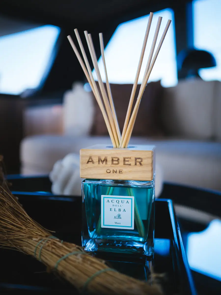 AMBER ONE , photograph 15