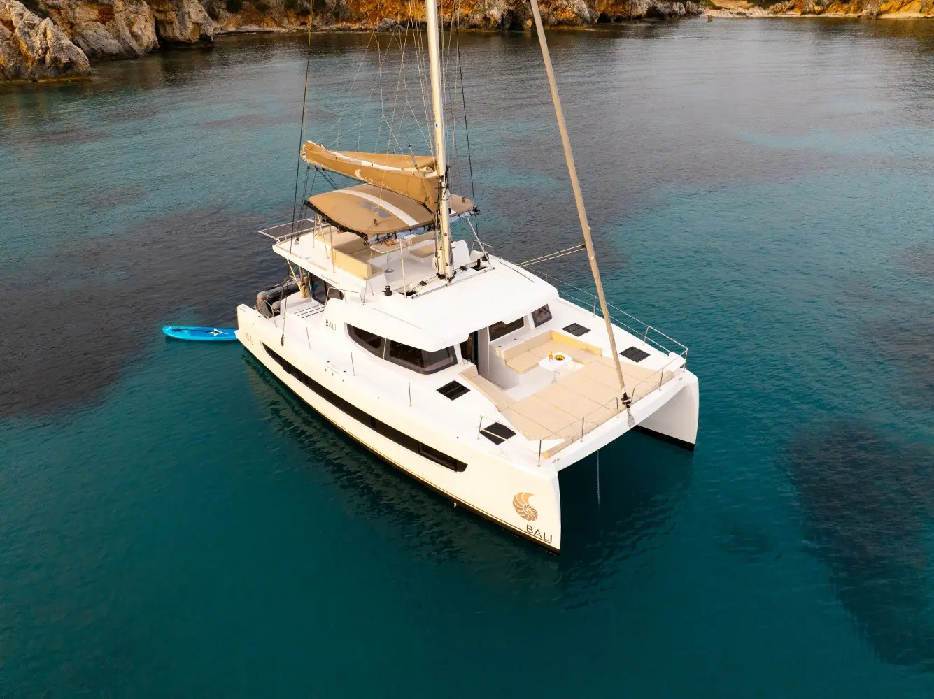 Zizi II, Main image