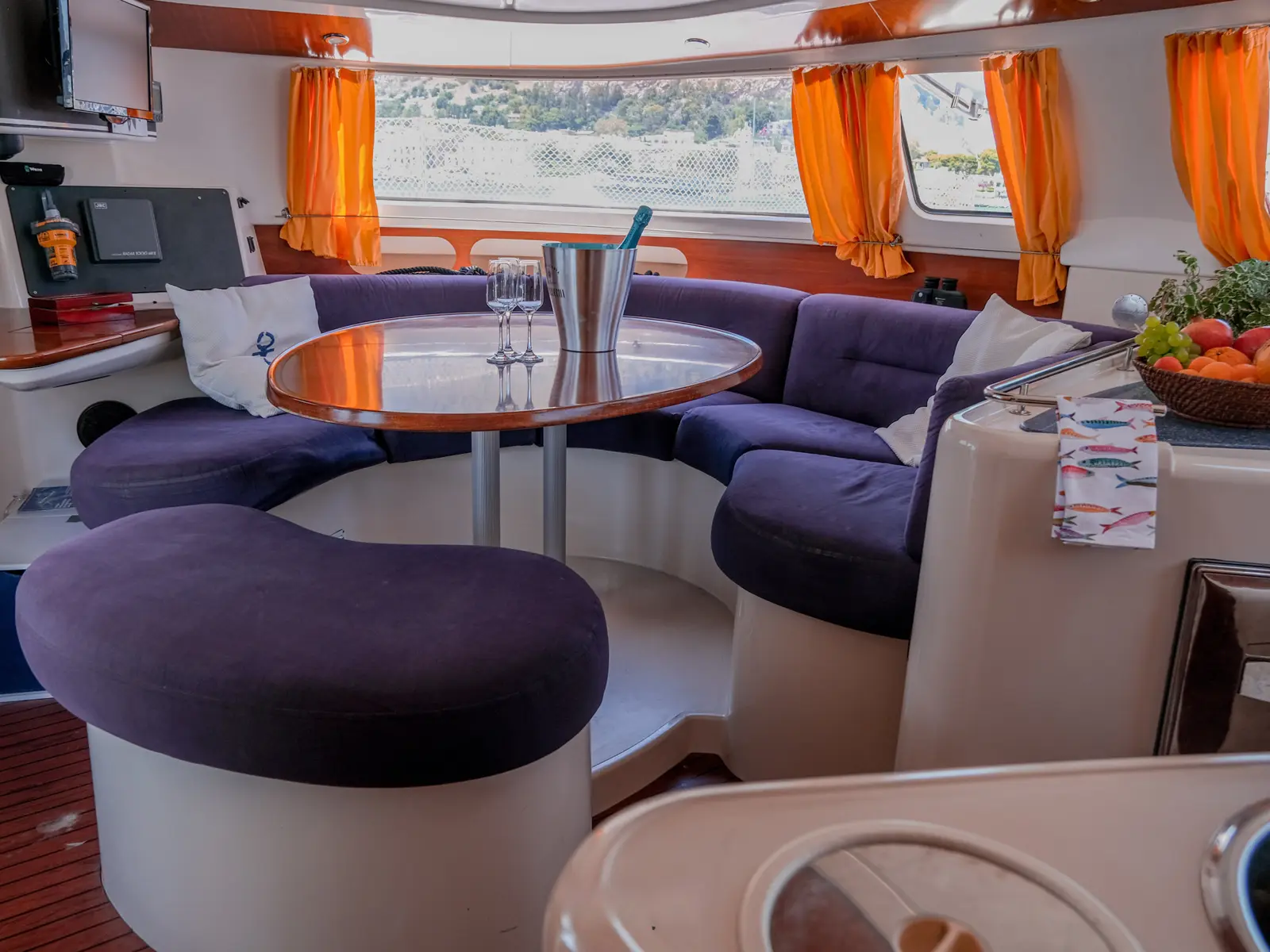 Marina Piccola, Interior image