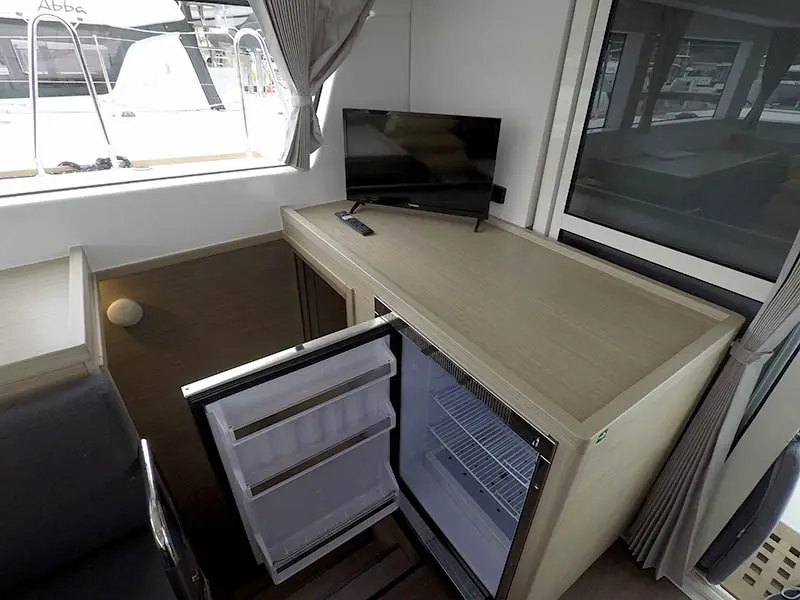 Tom Cat, Lagoon 40