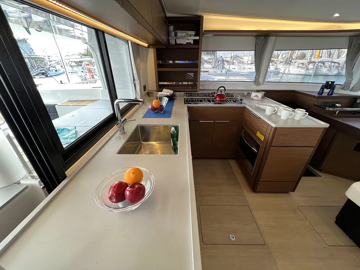 GALAXY (air condition, generator, water maker) _Skippered Only_, photograph 19