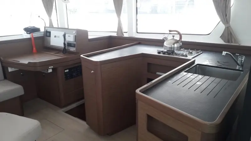 Utopia, Kitchen/Navigation 2