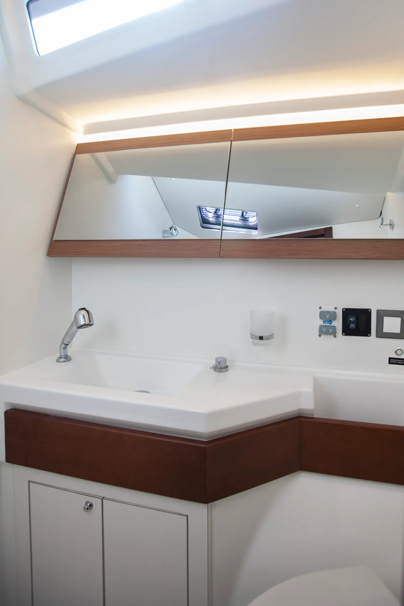 BreezY, Front WC (starboard side)