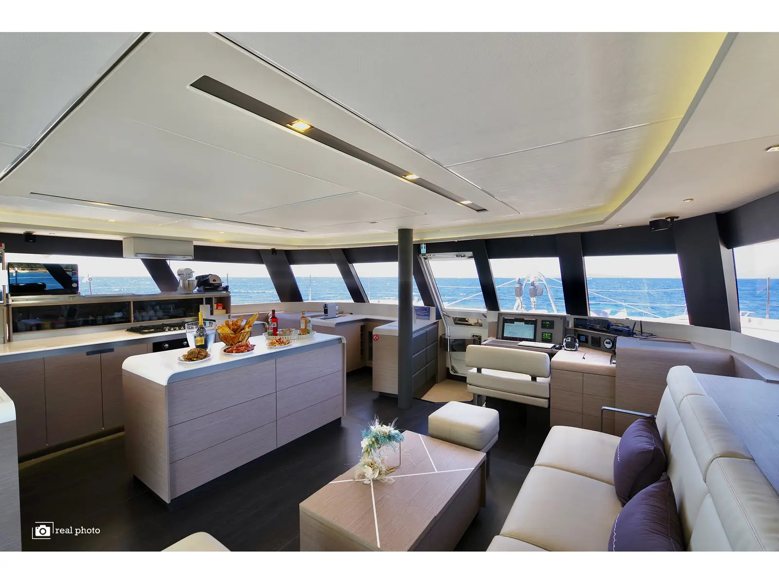 Maurice - Luxury Catamaran, A/C, Generator, Water maker, Interior image
