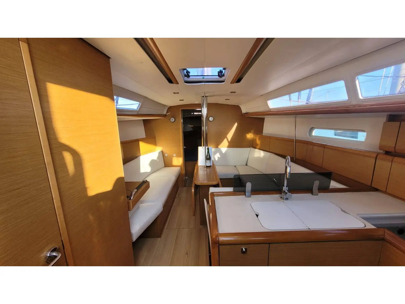 Corail, Interior image