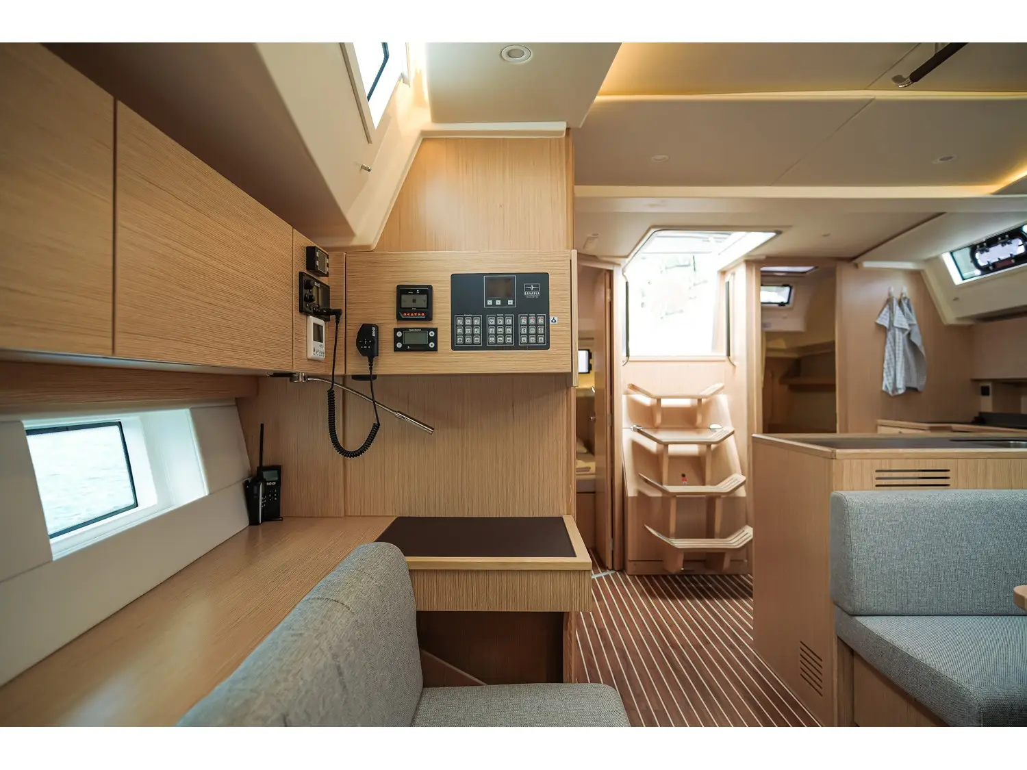 SANTA CRUZ, Interior image
