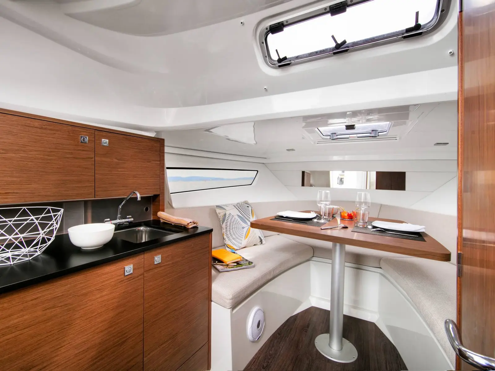 ZEUS, Interior image
