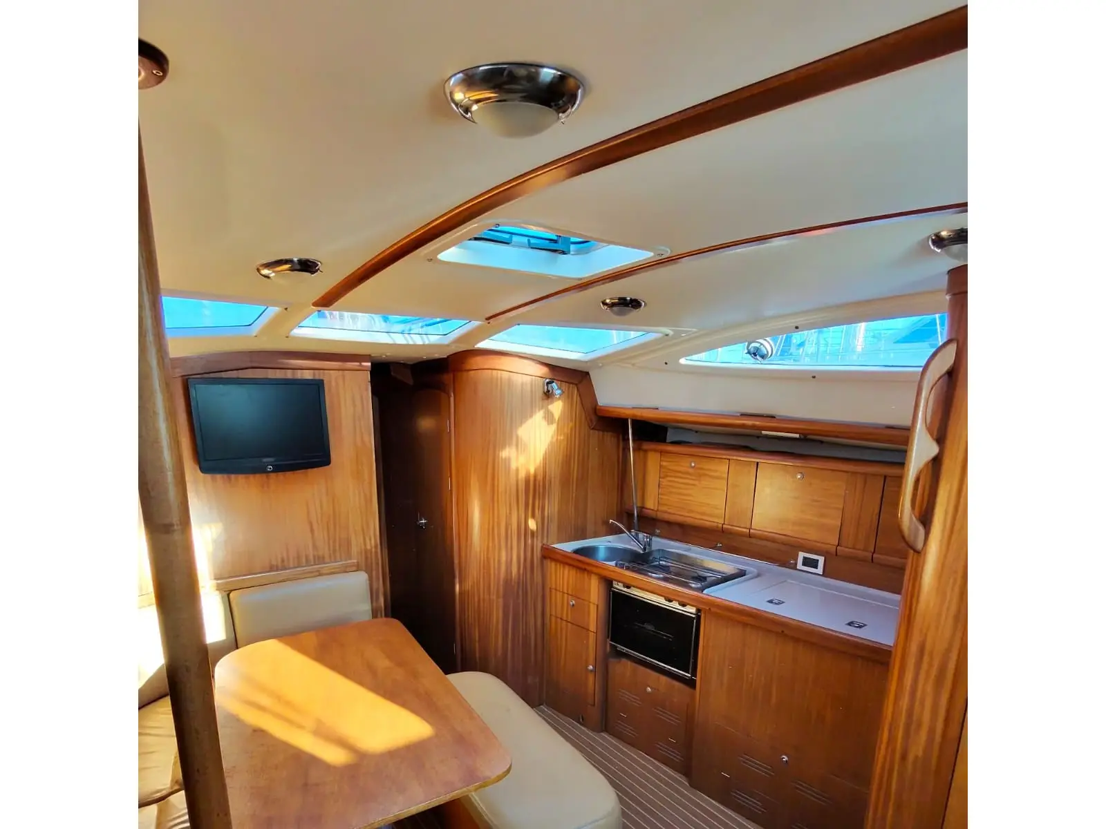 Classic, Interior image