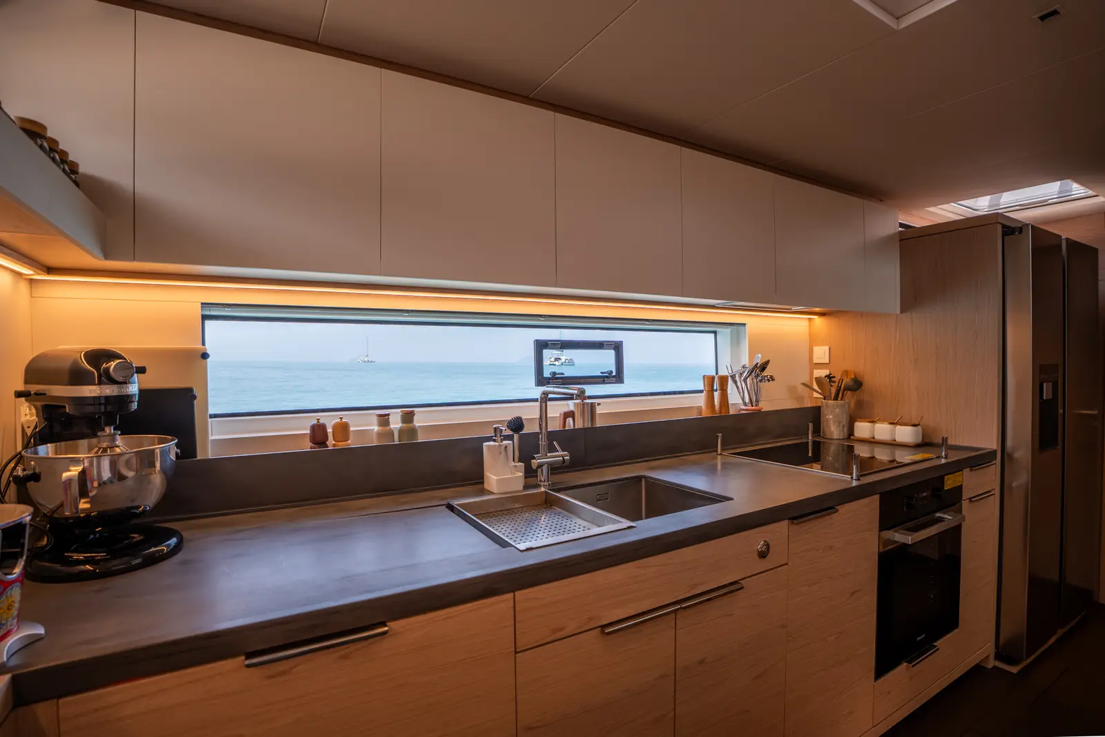 SAILUXE - Gloria, Kitchen