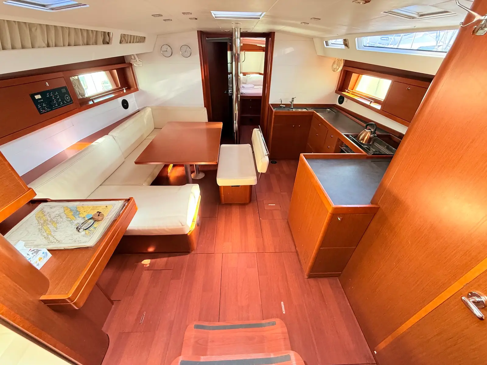Lucy, Interior image