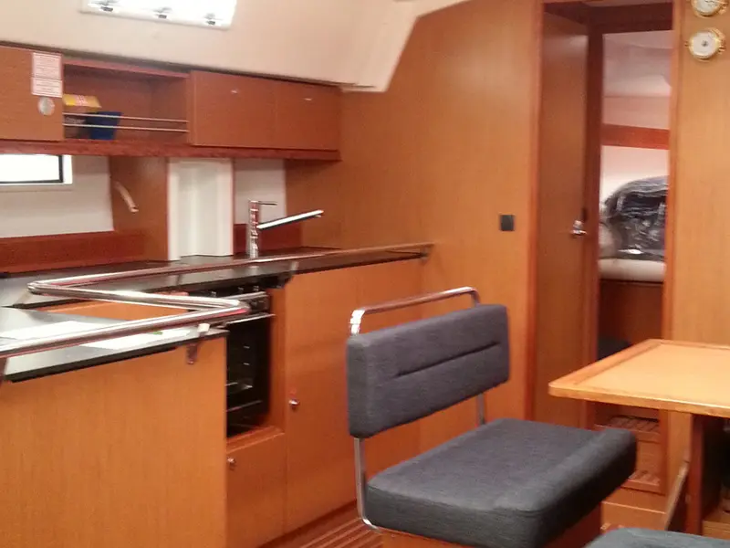 Meli, Interior image