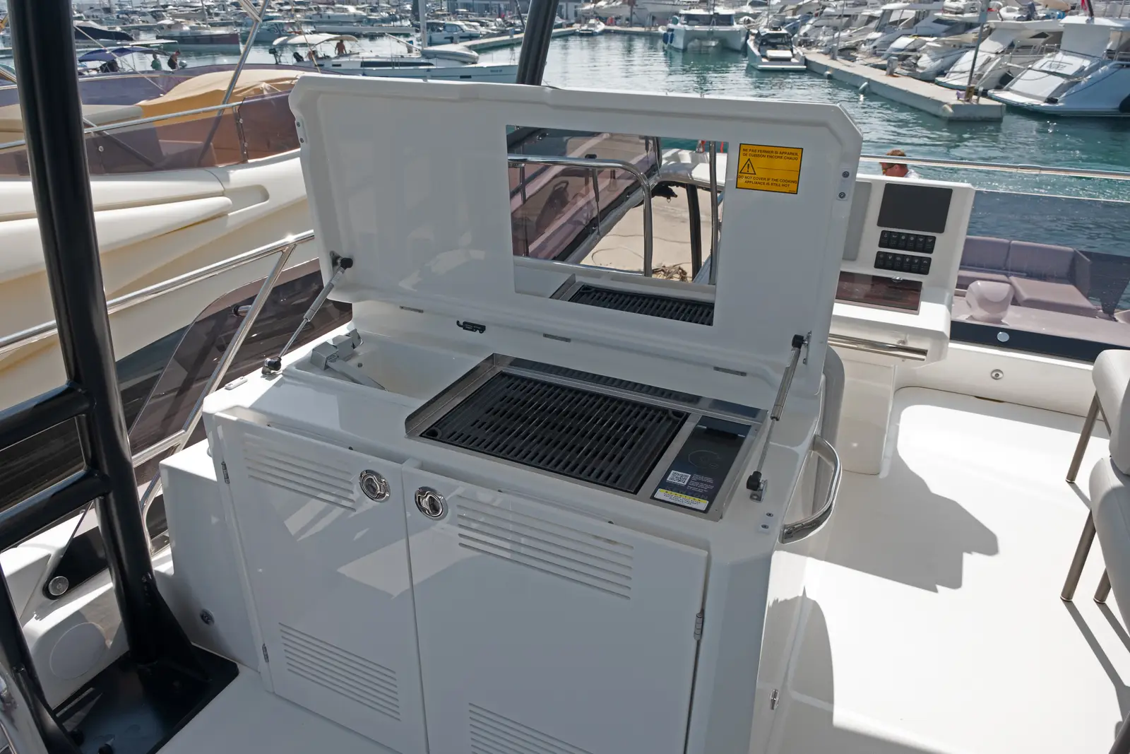 M-Key, photograph 12