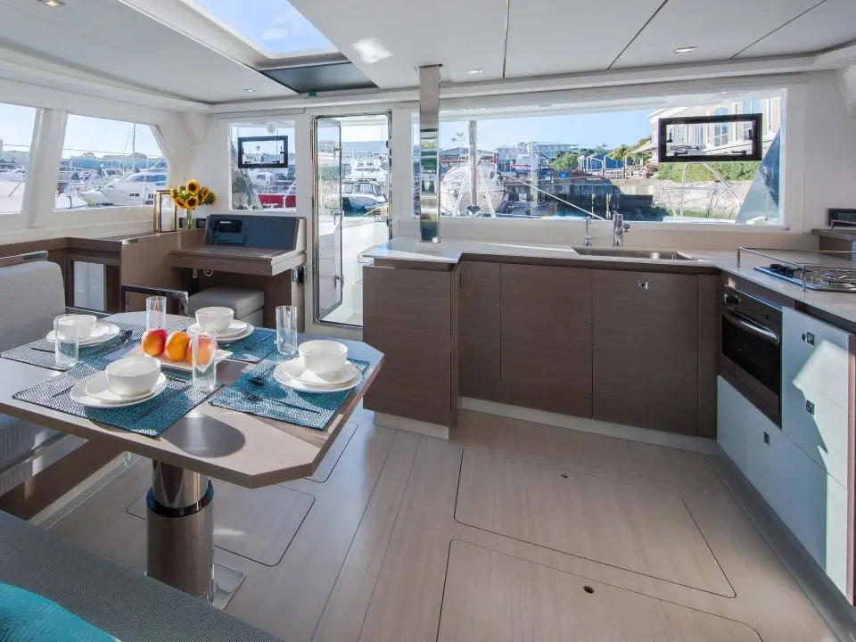 Moorings 4200/4 Club, Interior image