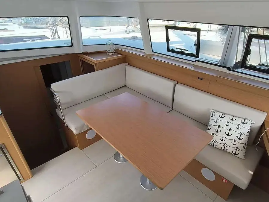 MINT COOLER V, Interior image