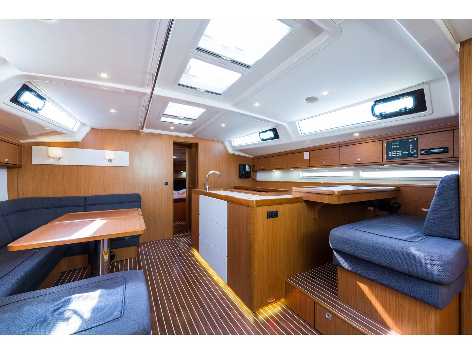 Breathless, Interior image