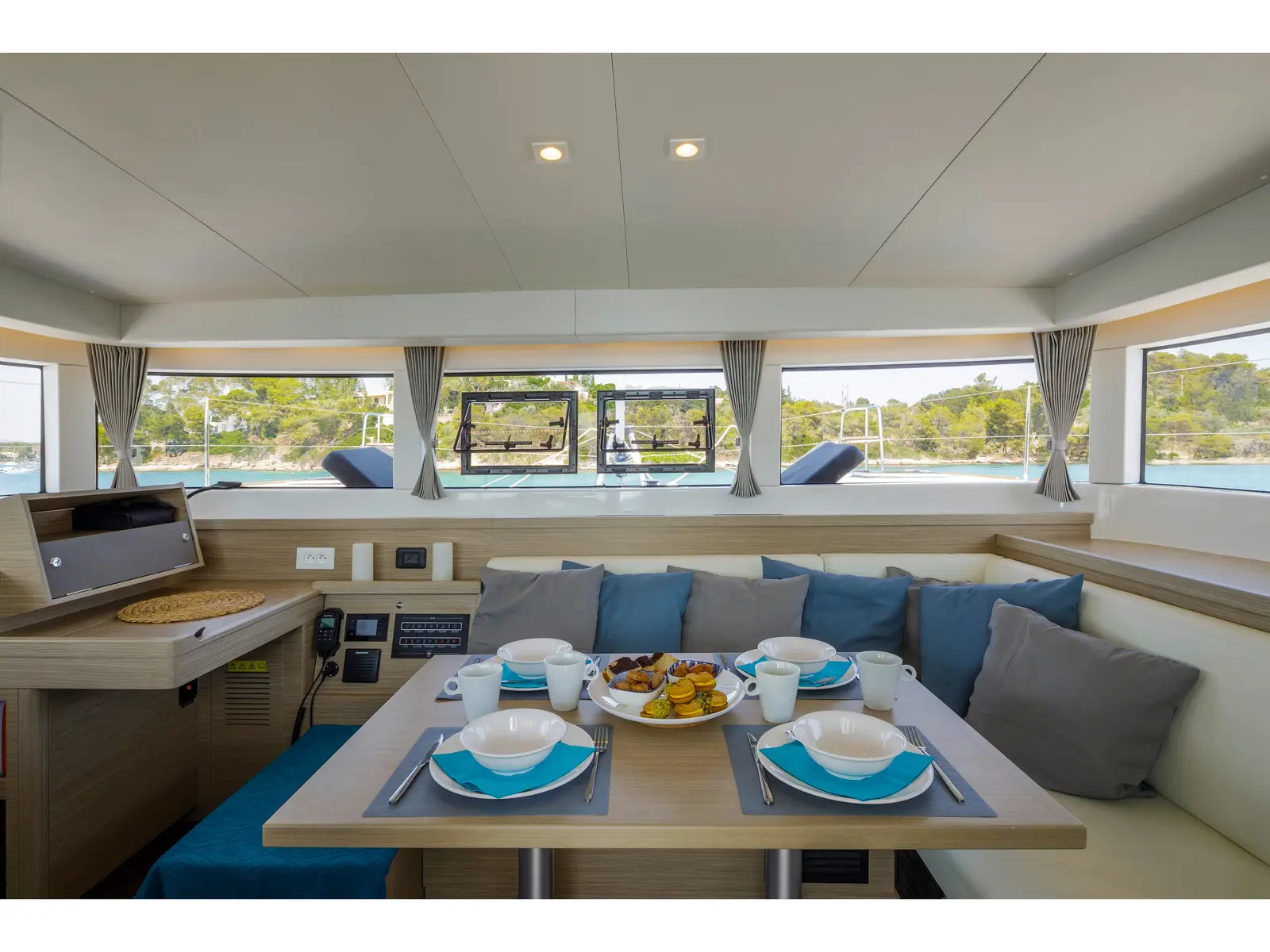 DEMY, Interior image