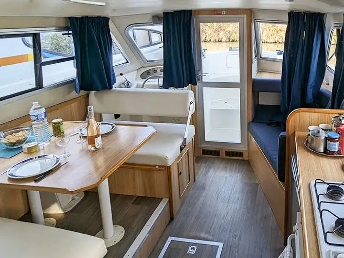 Cirrus B - Budget 21, Interior image