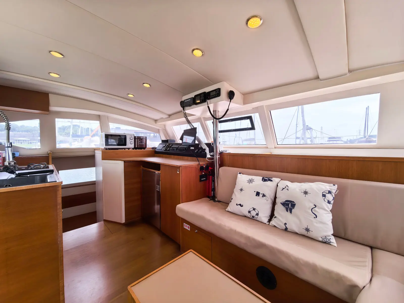 Beta, Interior image