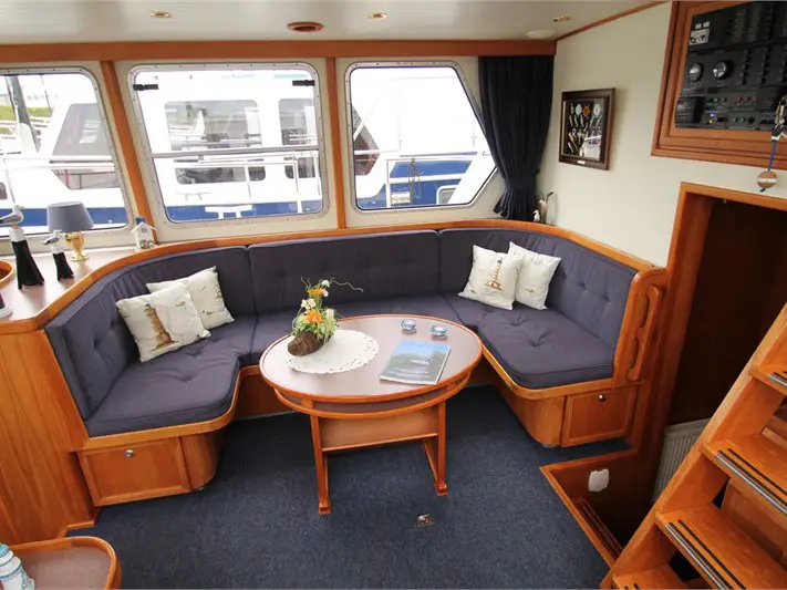 Jeanette, Interior image