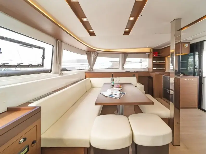 AF-LAG46, Interior image