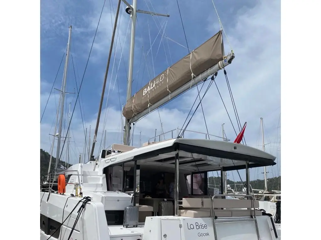 La Brise, Main image