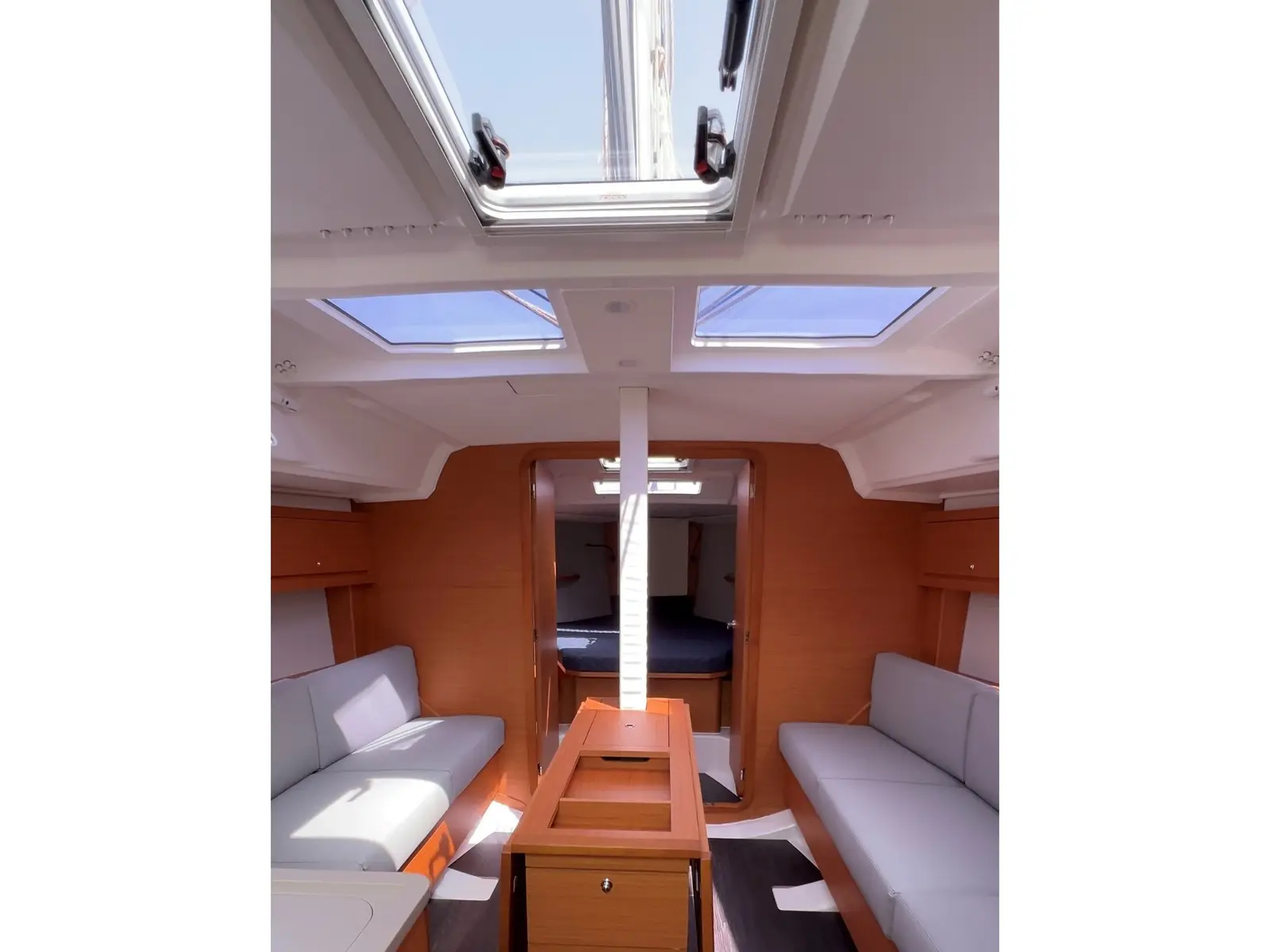 Jojo', Interior image
