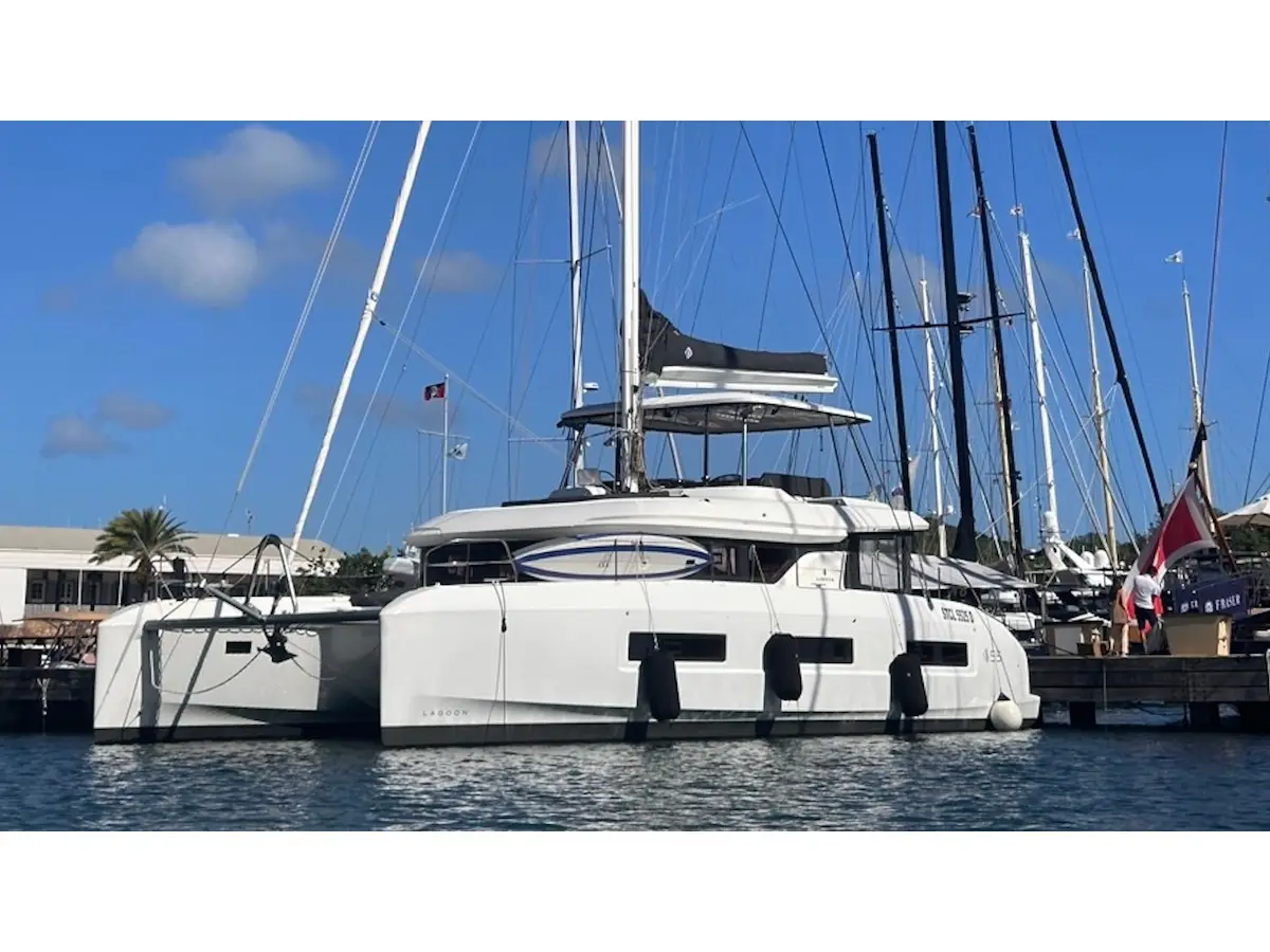 Maui- FIRST CLASS, Main image