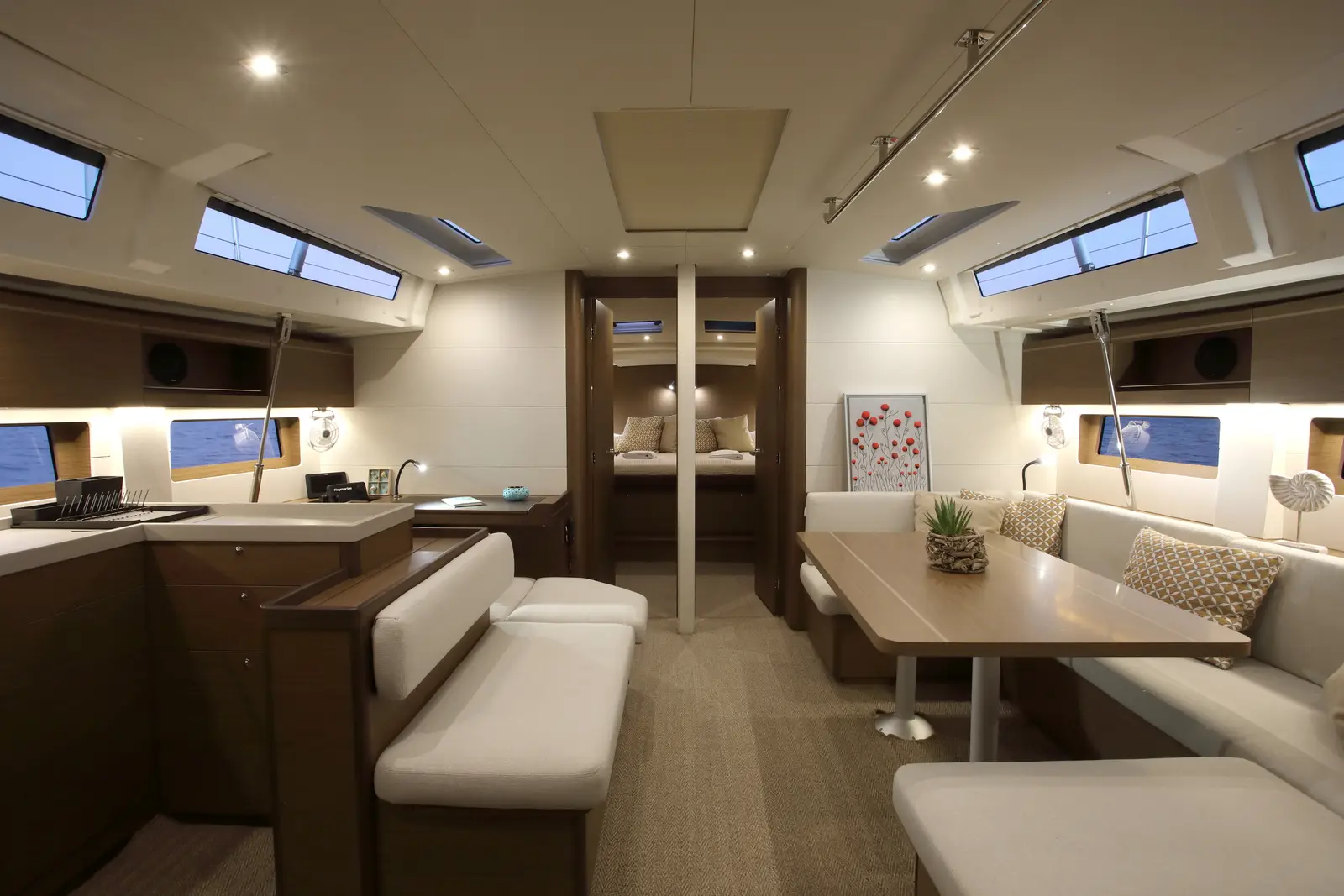 Premium +, Saloon