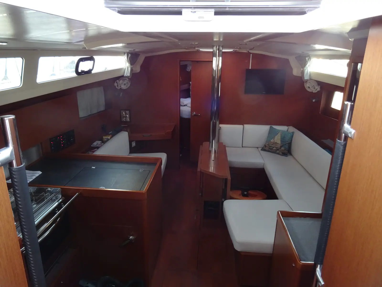 Ariadne, Interior image