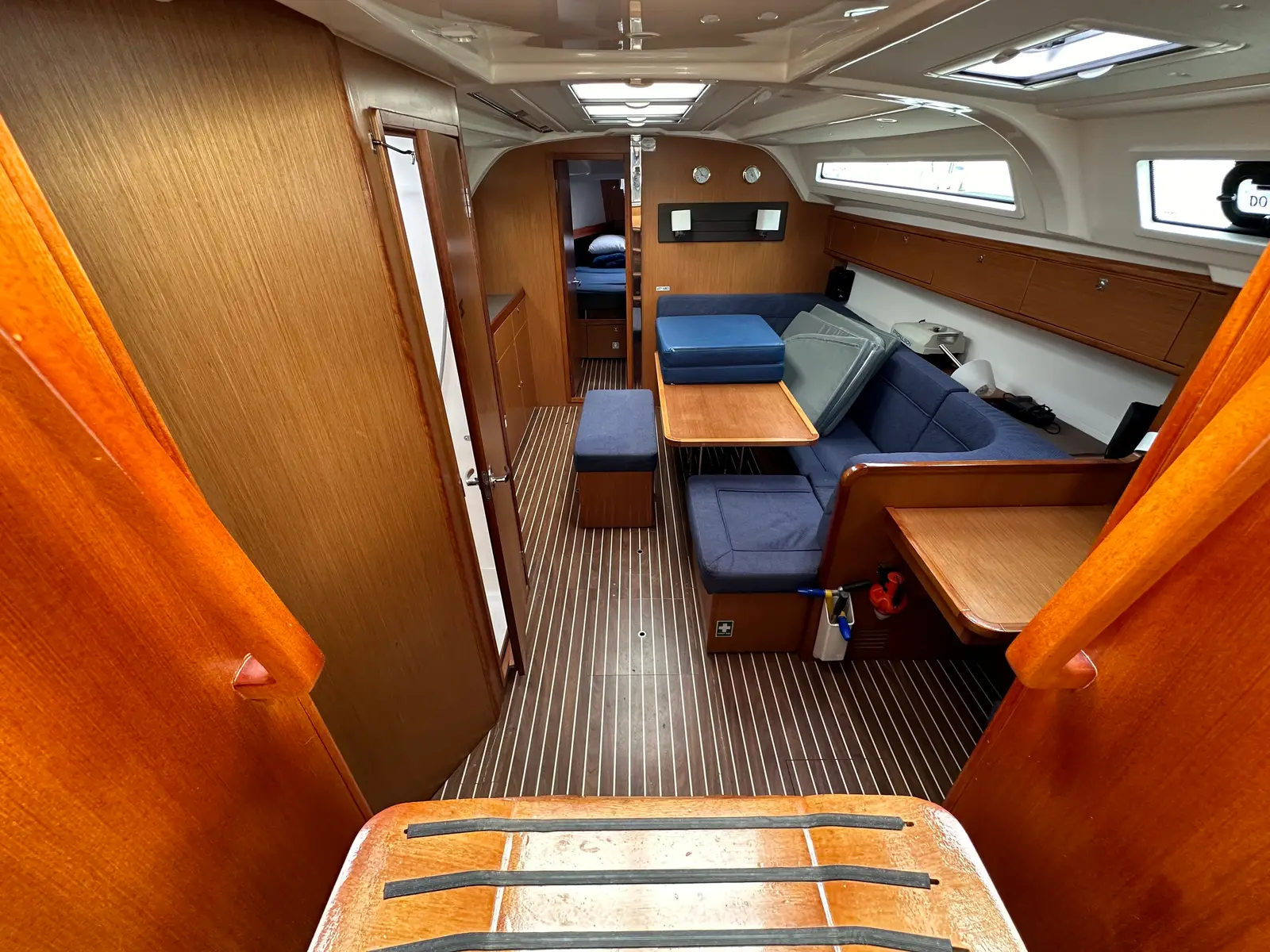 S/Y Yvonne, Interior image