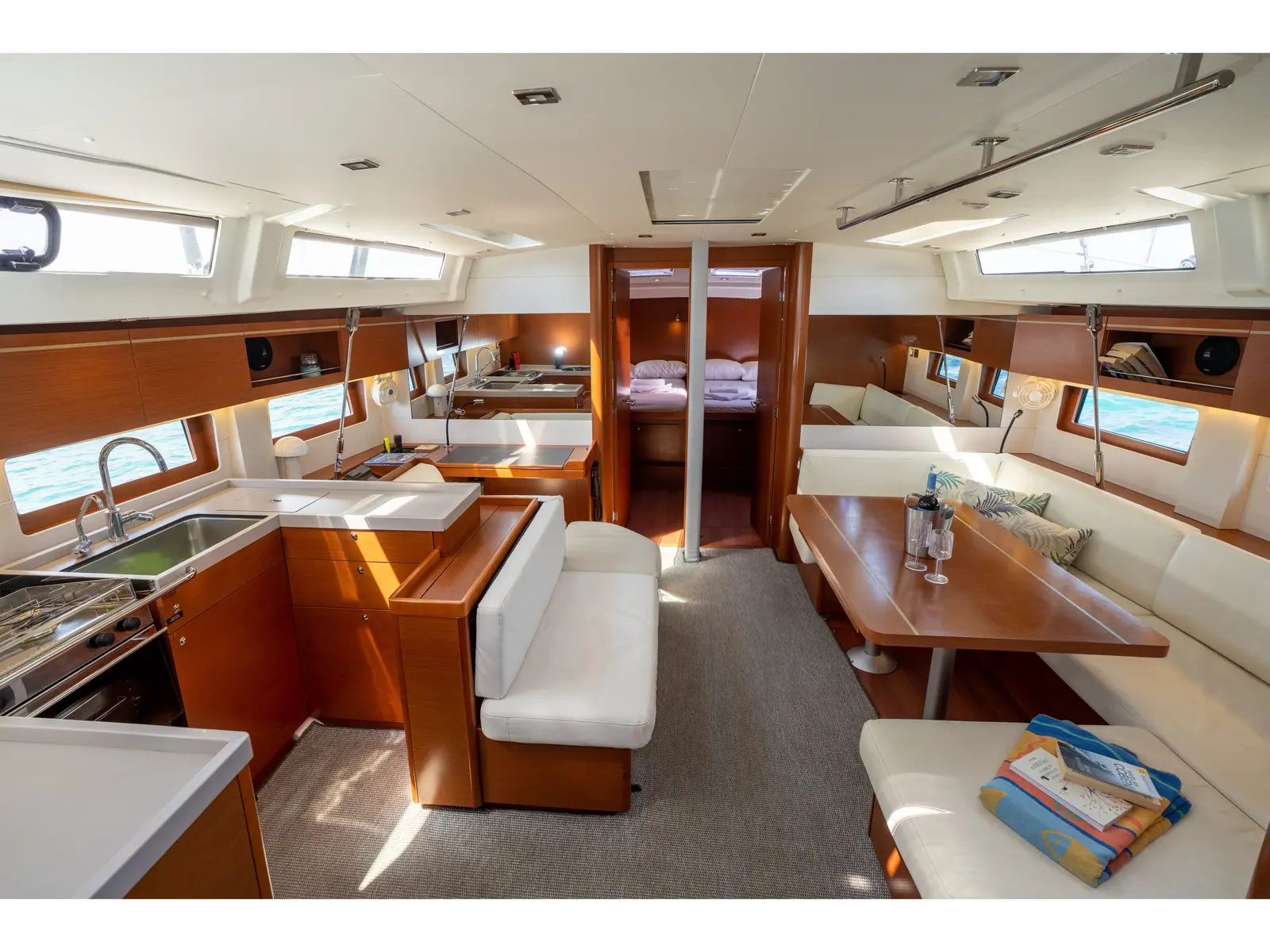 One Piece, Interior image