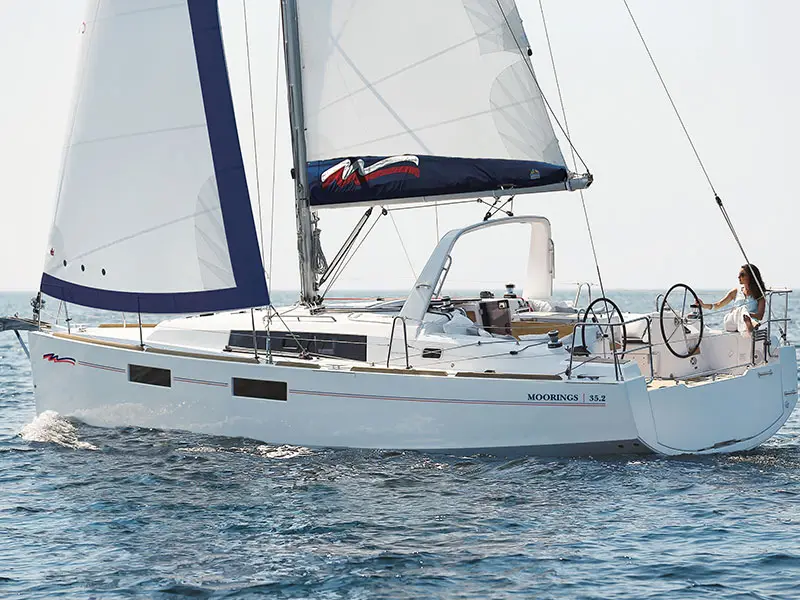 Moorings 352 Club, Main image