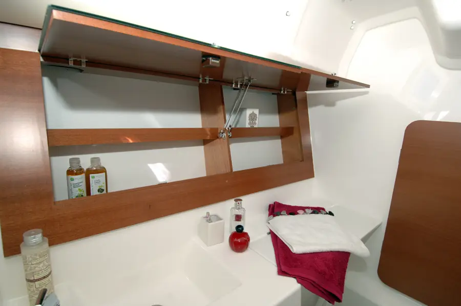 Lara, Dufour 335 GL bathroom