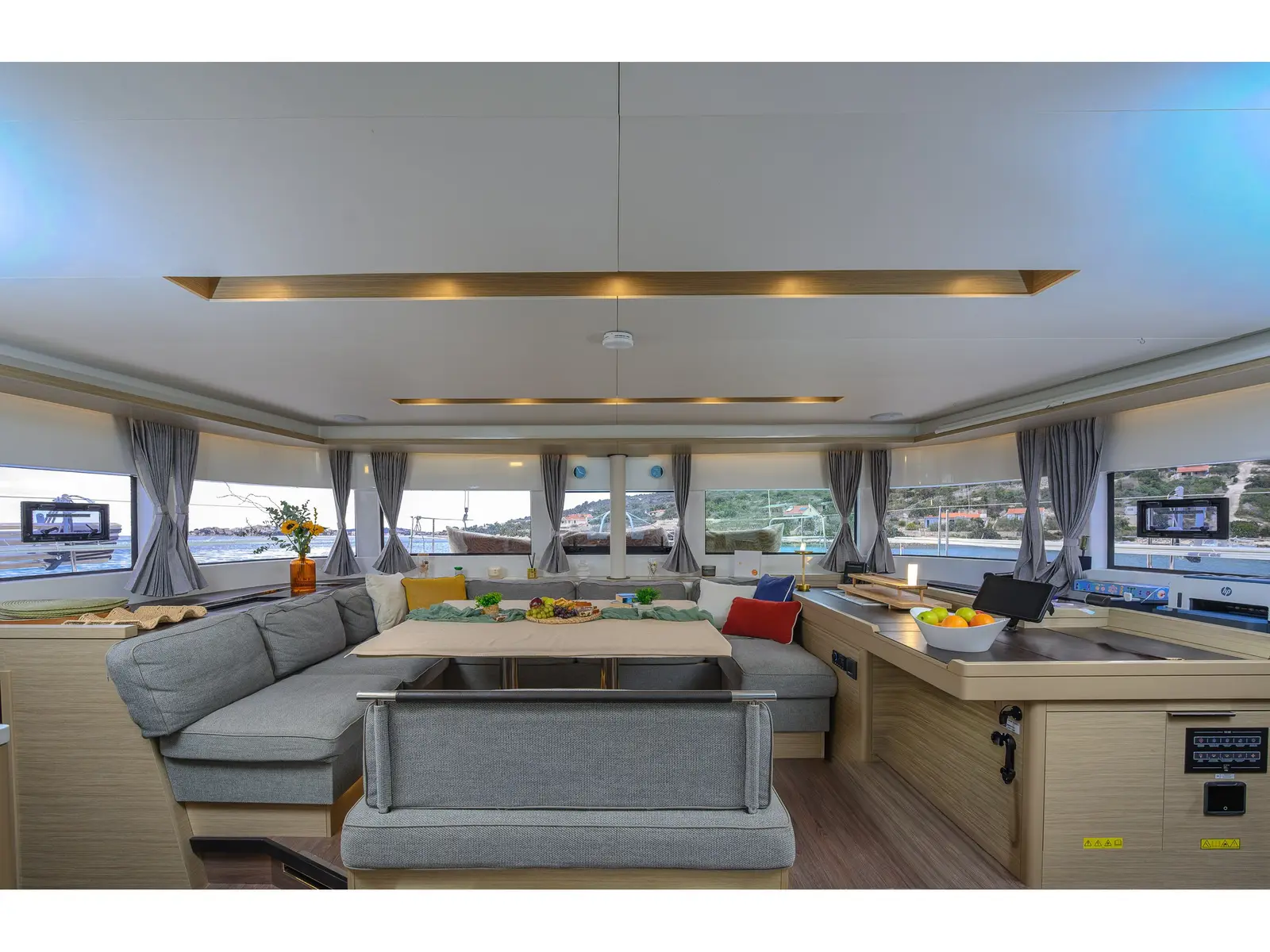 Twin Joy +, Interior image