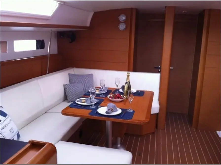 AF-SO469, Interior image