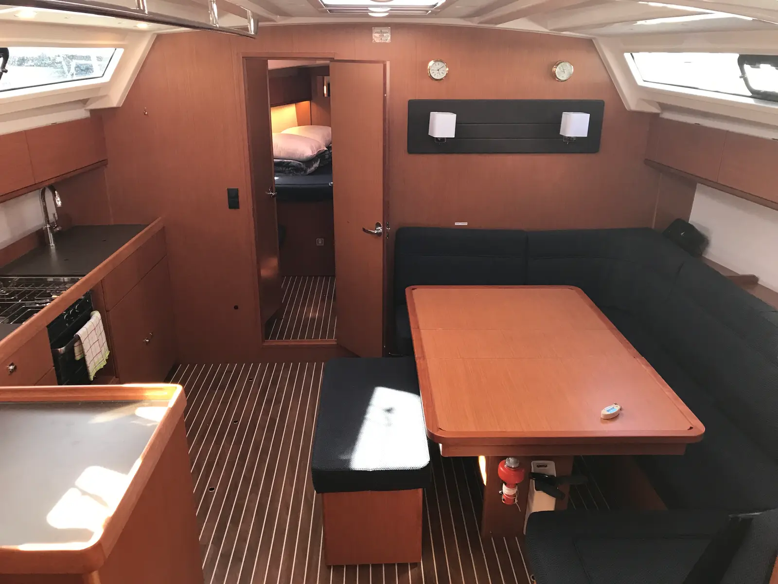 S/Y Kynthia, Interior image