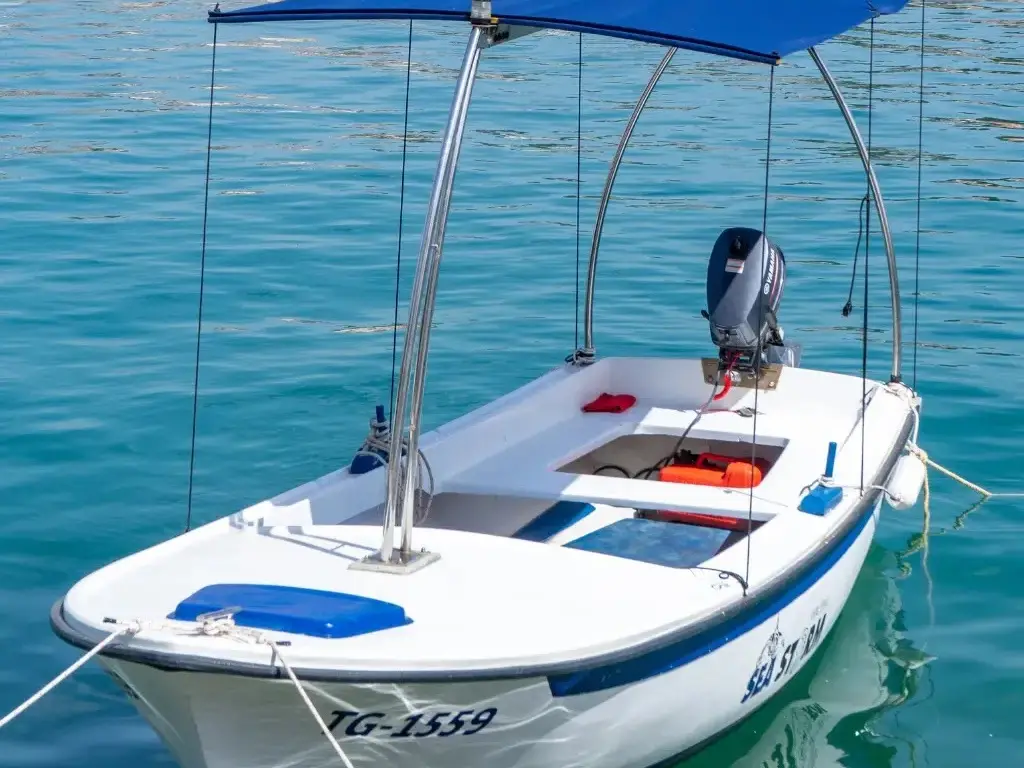 Pasara, Motorboat