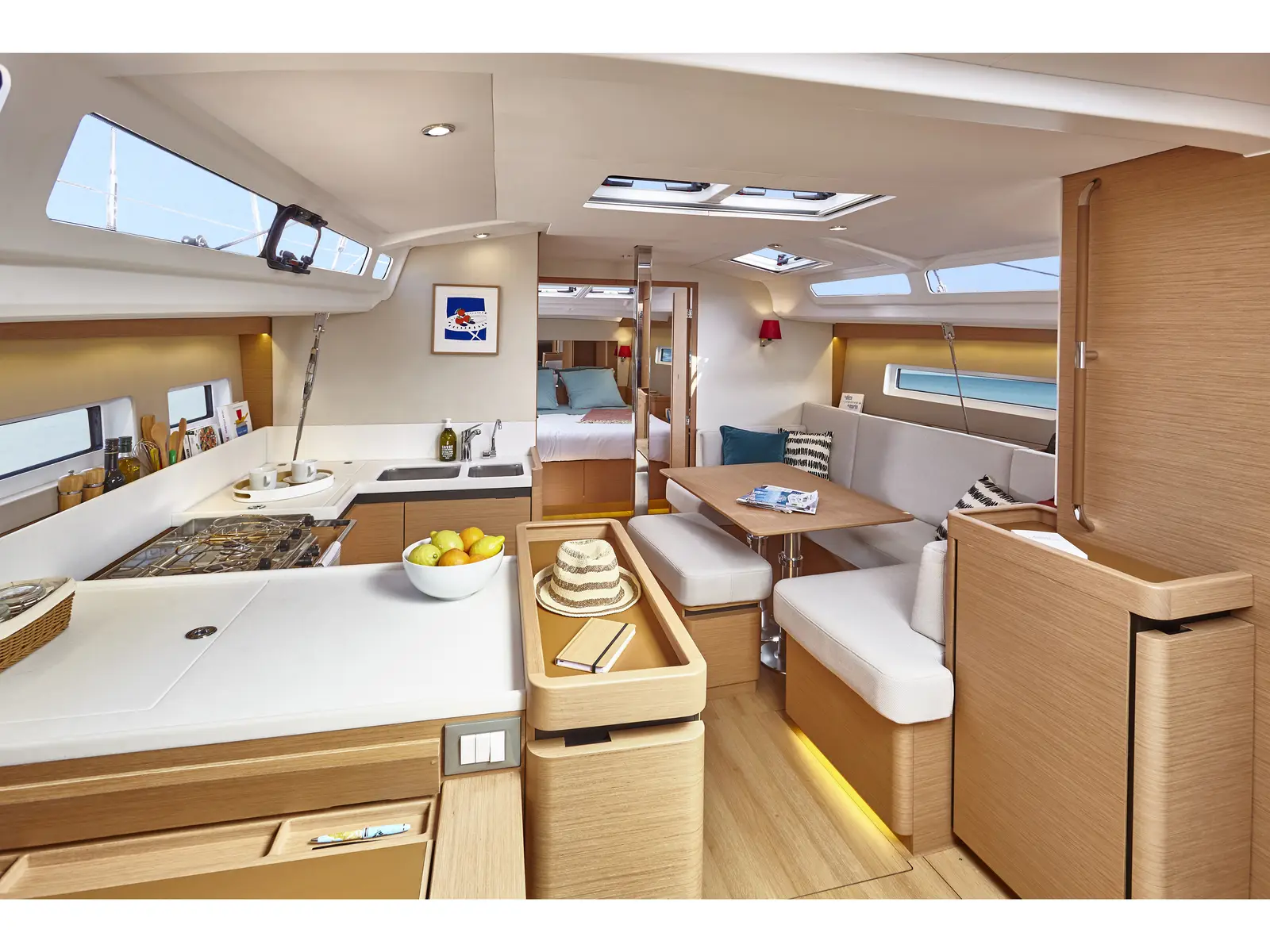 Sunney, Interior image