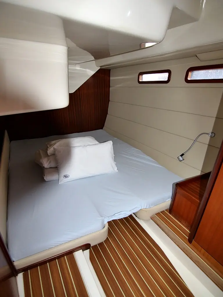 FRANKA, Interior image