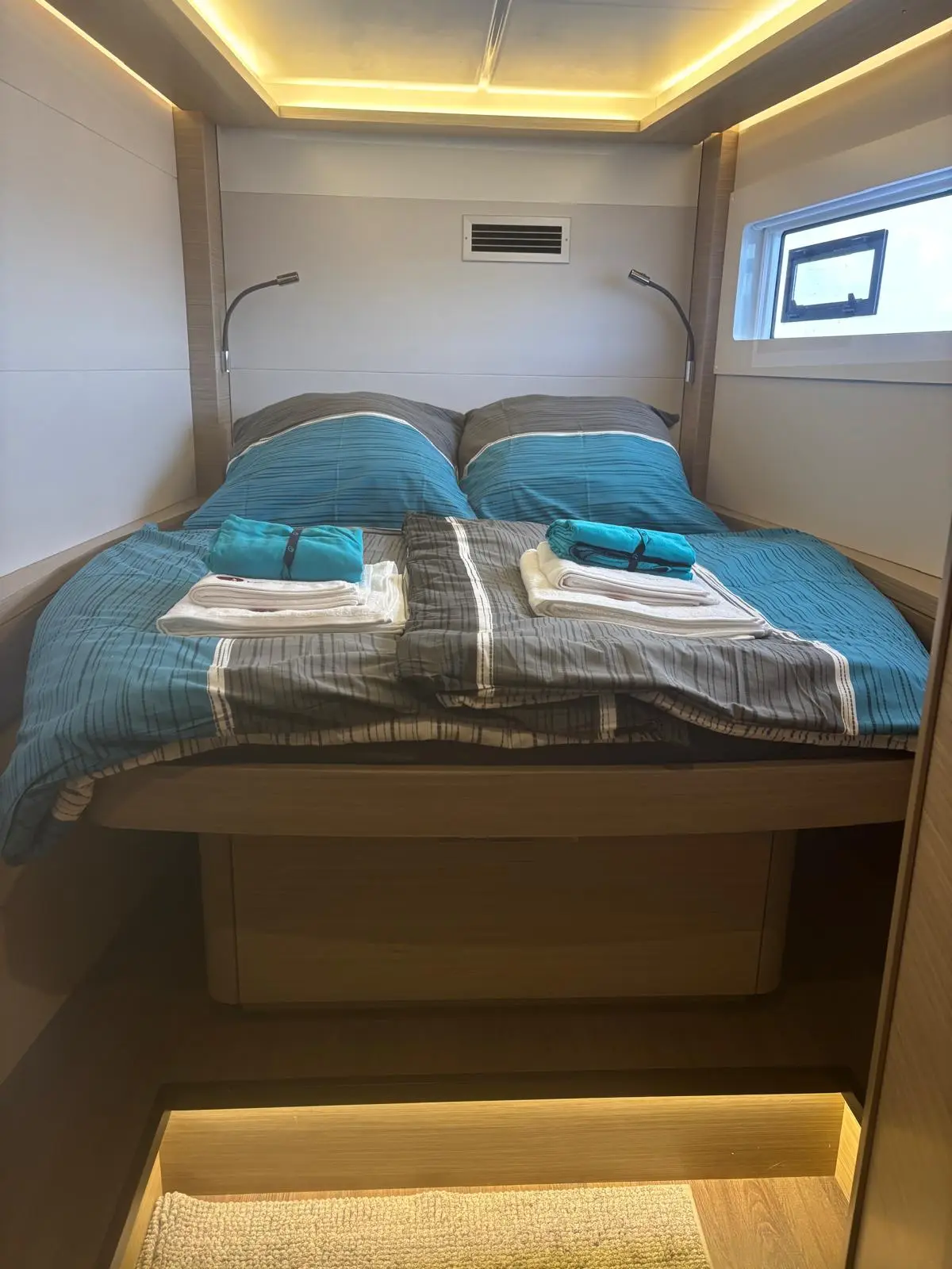 Keep Sailin VI, Interior image