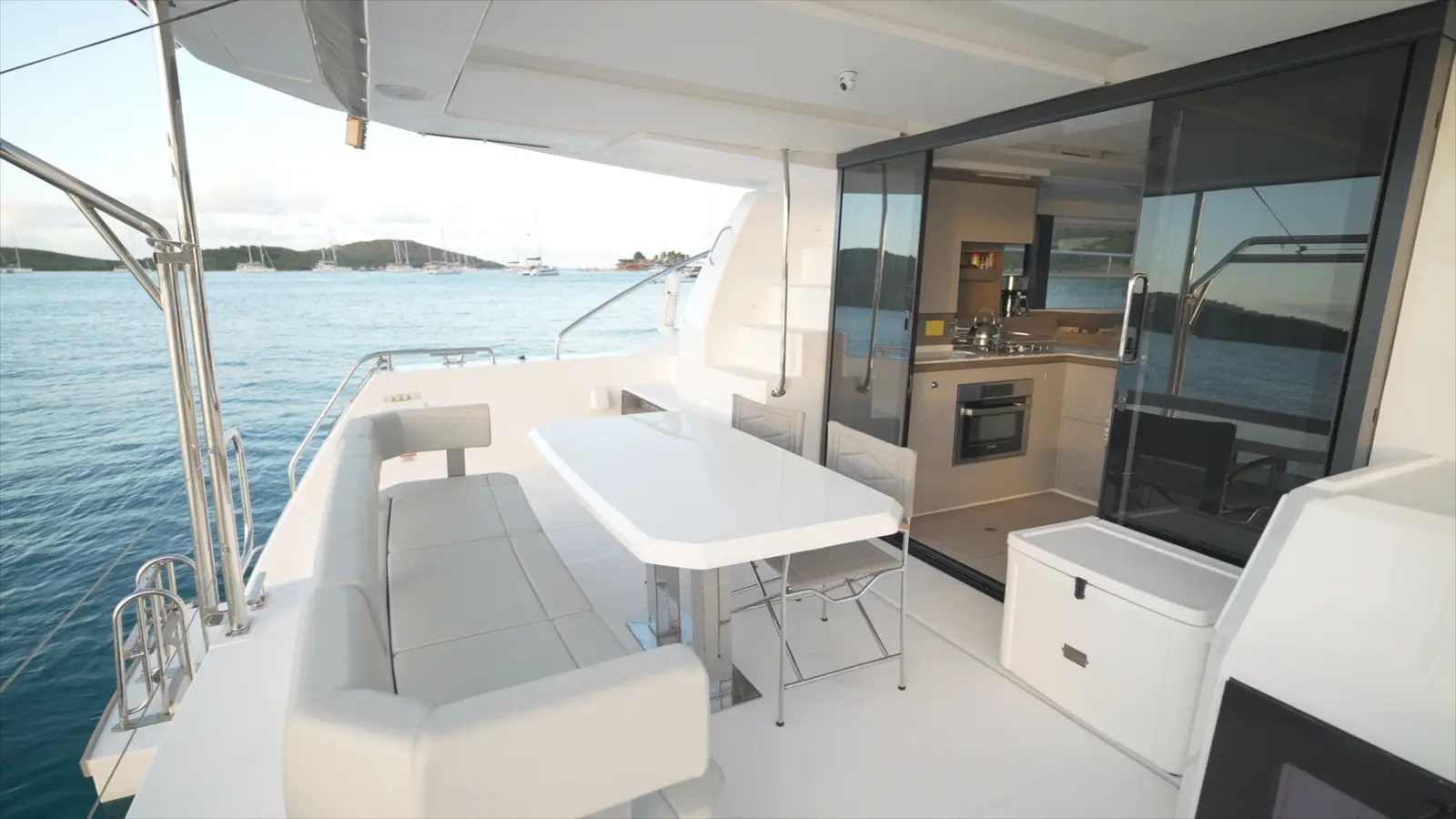 Moorings 403 PC Exclusive, photograph 6