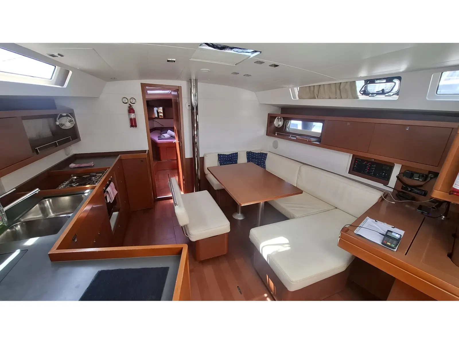 Rumba, Interior image